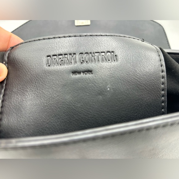 DREAM CONTROL New York Chain Strap Crossbody - Picture 13 of 15